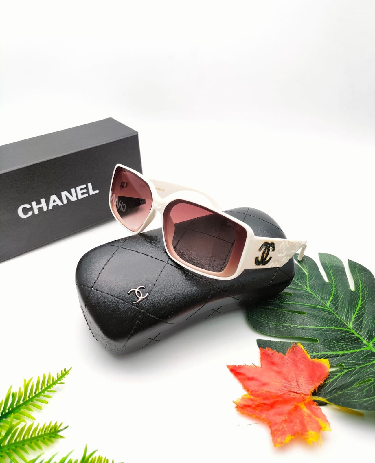 Gambar dari Kacamata Fashion Wanita Chanel 2856 Lensa Polarized