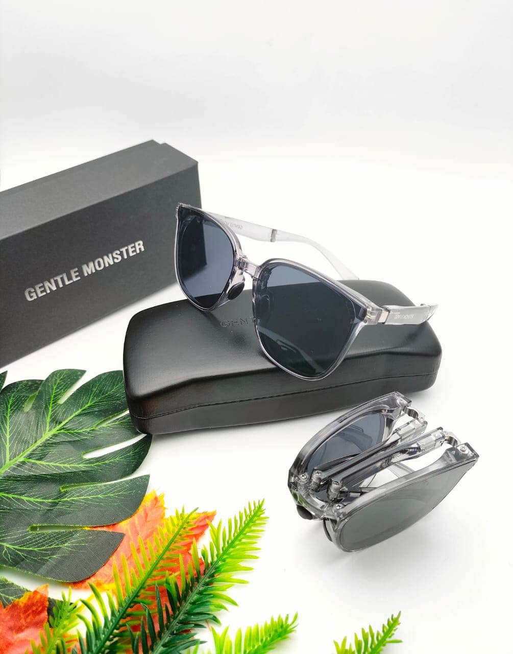 Gambar dari Kacamata Wanita Gentle Monster 810 Folding (Lipat)