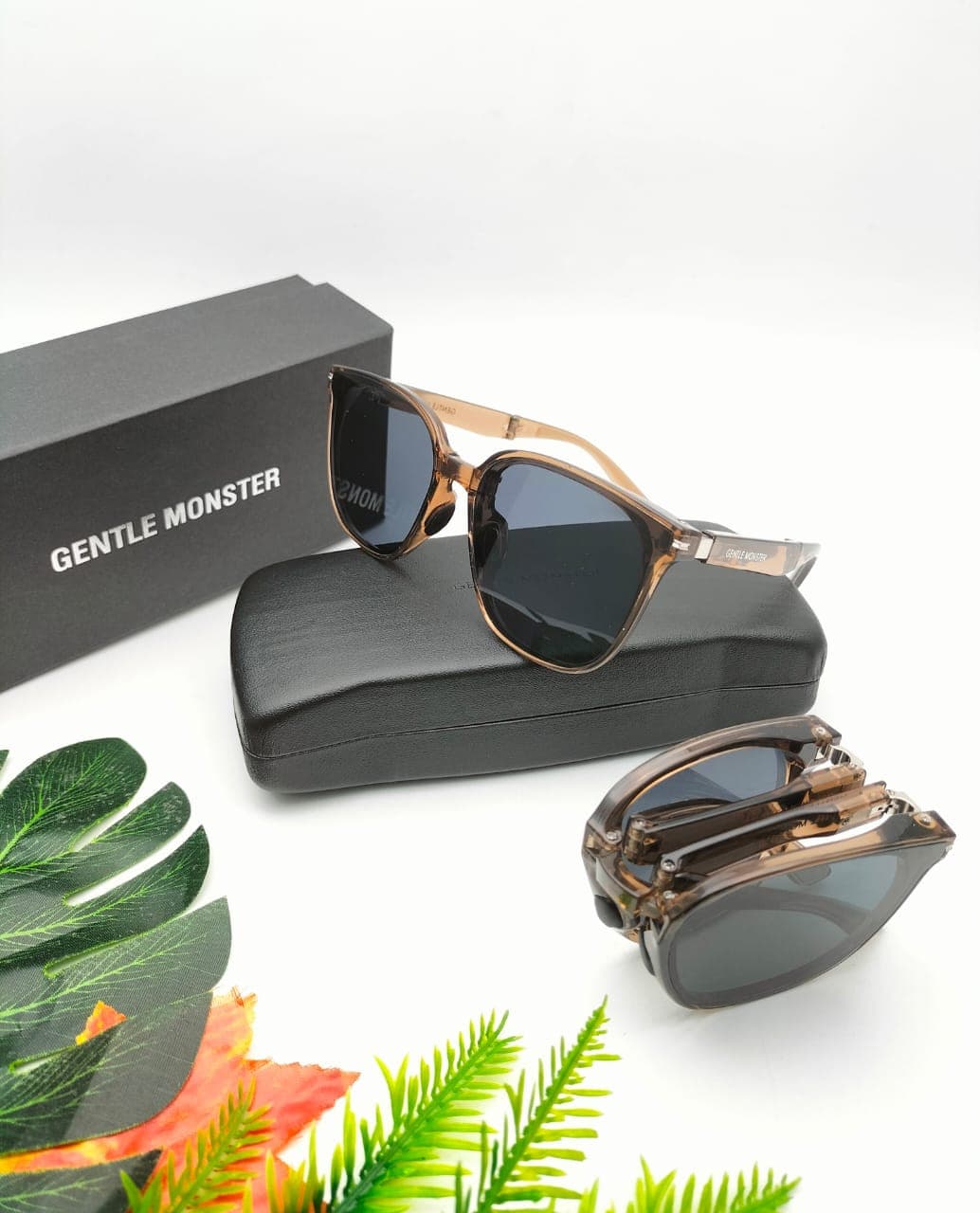Gambar dari Kacamata Wanita Gentle Monster 810 Folding (Lipat)