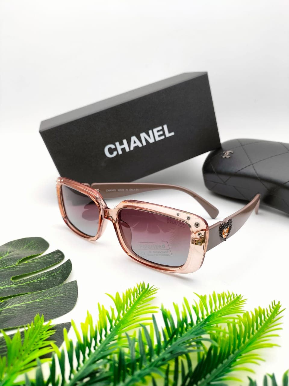 Gambar dari Kacamata Fashion Wanita Chanel F8008 Lensa Polarized