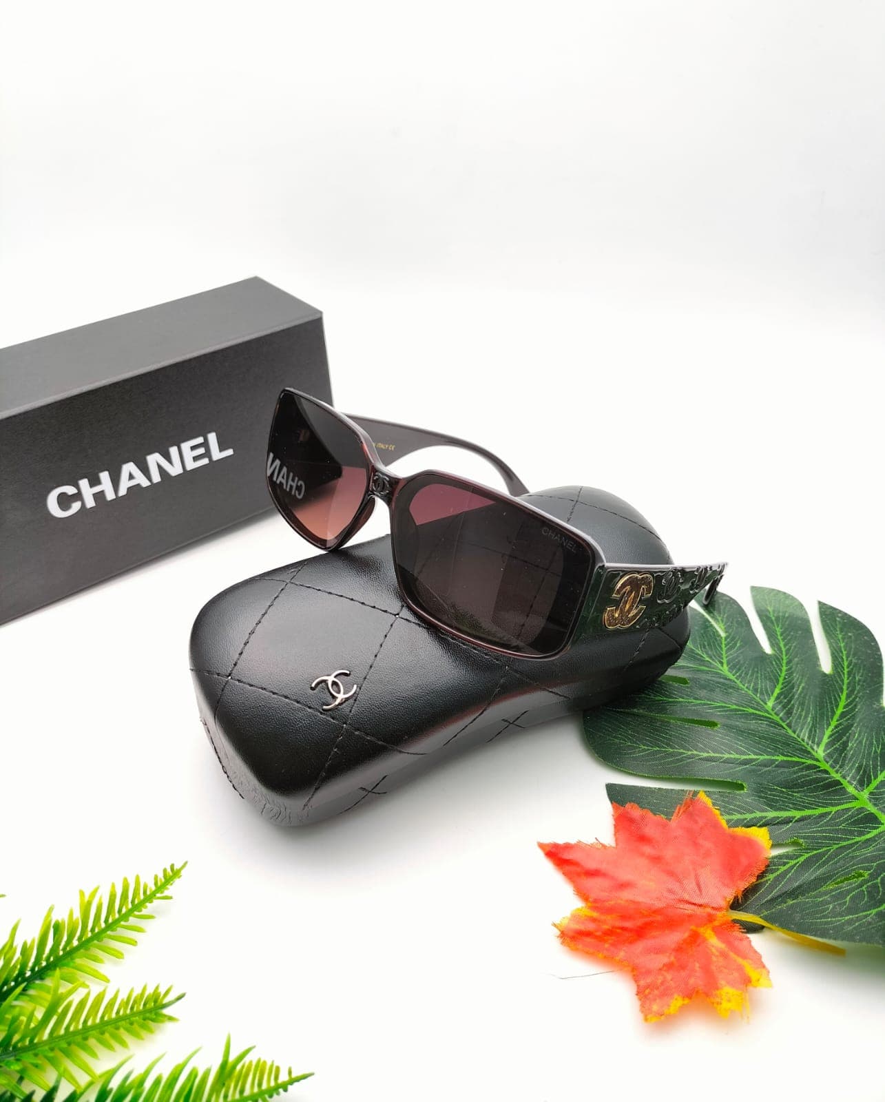 Gambar dari Kacamata Fashion Wanita Chanel 2856 Lensa Polarized