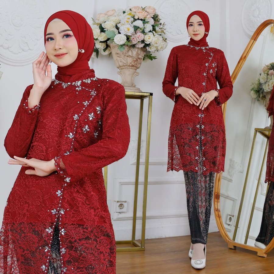 Kebaya Tunik Brokat Syafira Aneka Warna Maroon & Rok Plisket Batik/Kebaya