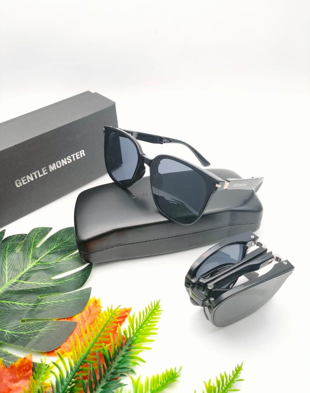 Gambar dari Kacamata Wanita Gentle Monster 810 Folding (Lipat)