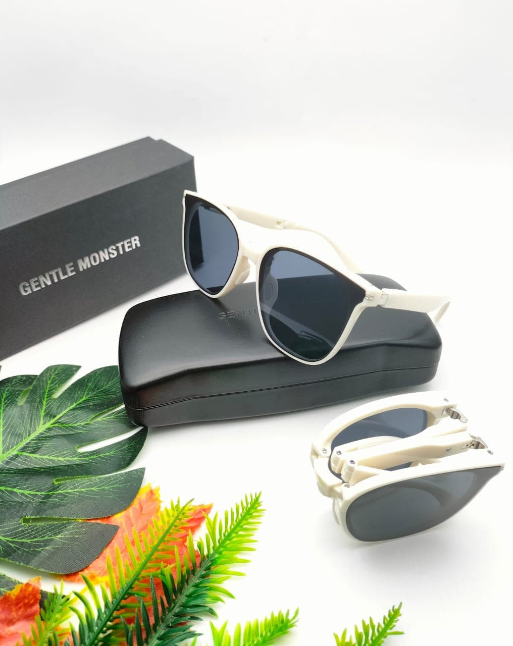 Gambar dari Kacamata Wanita Gentle Monster 810 Folding (Lipat)