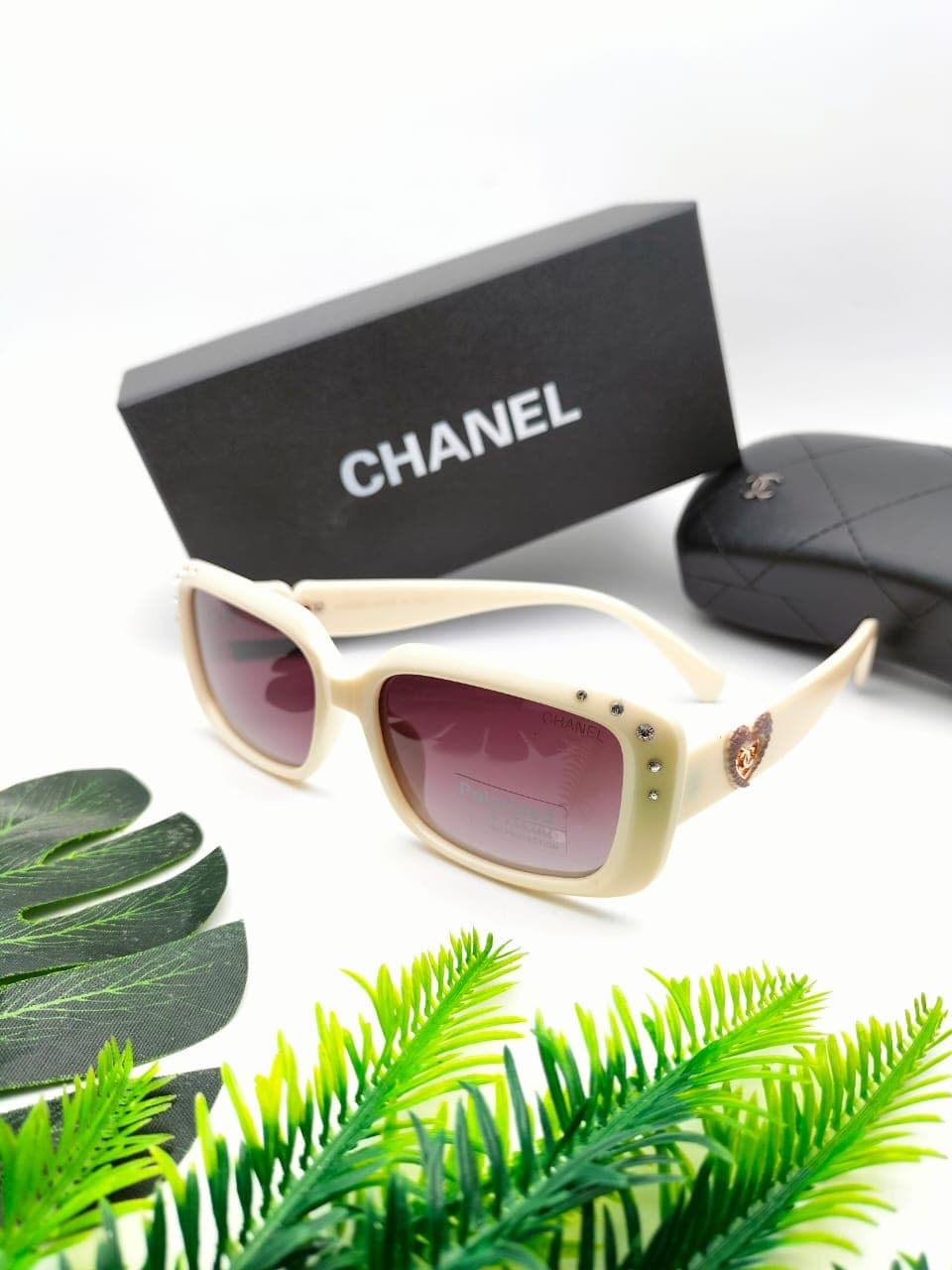 Gambar dari Kacamata Fashion Wanita Chanel F8008 Lensa Polarized